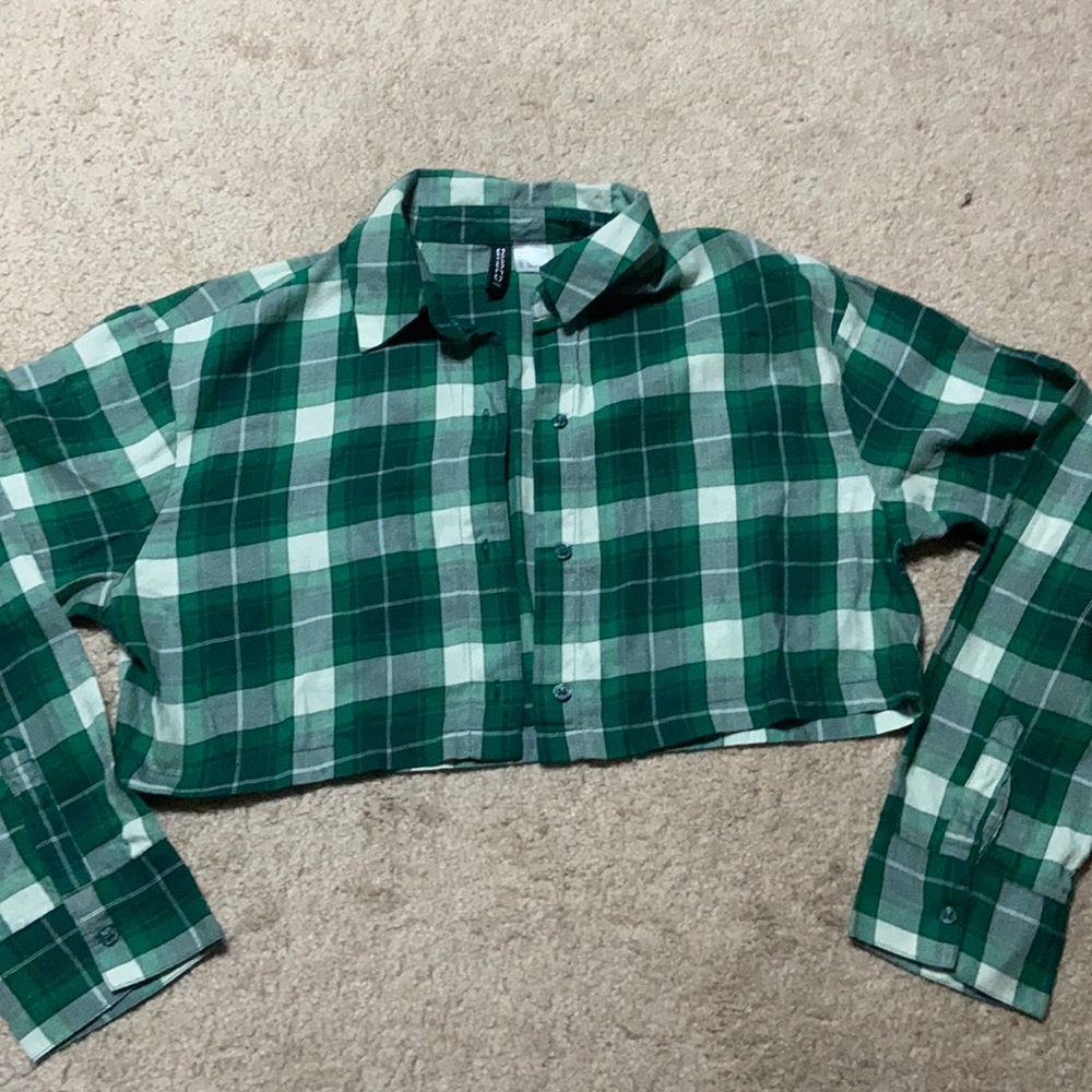 Divided H&M cropped green flannel in size XS/S